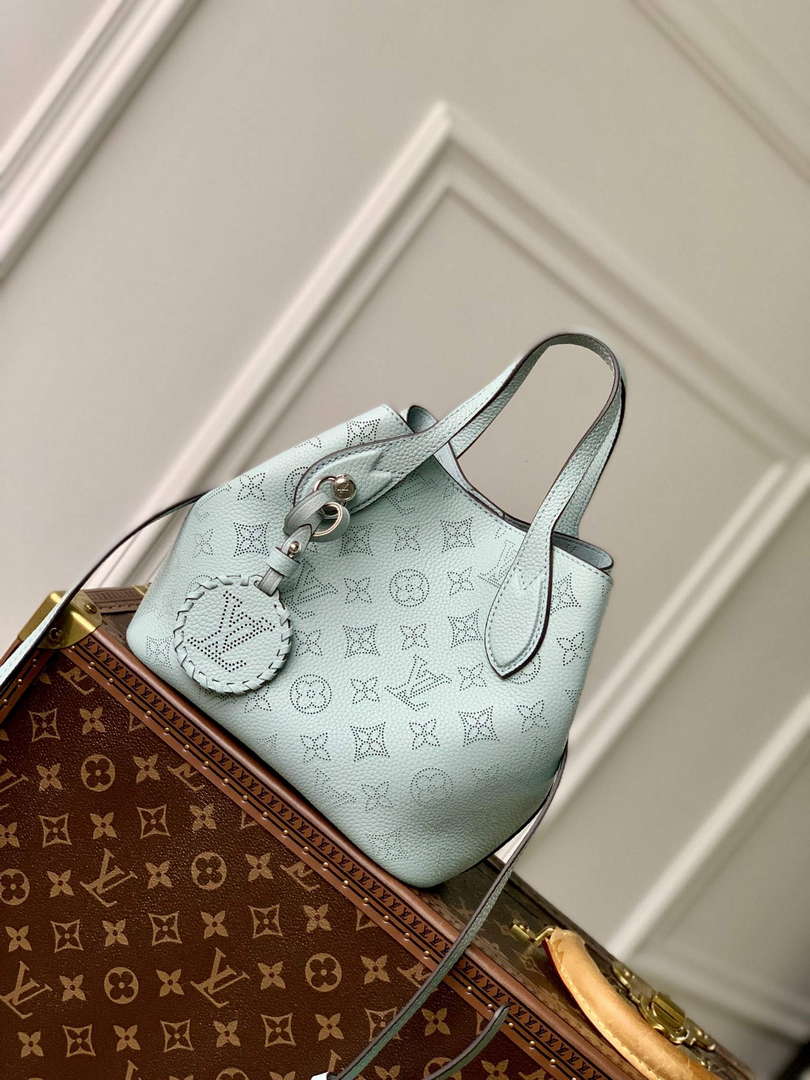 LV M21849 Louis Vuitton Blossom PM Tote Bag Mahina leather Sky blue - Default Title - View 1