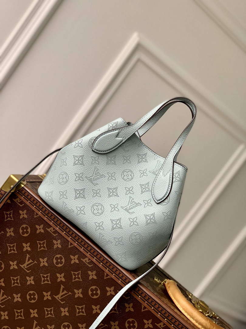 LV M21849 Louis Vuitton Blossom PM Tote Bag Mahina leather Sky blue - Default Title - View 3