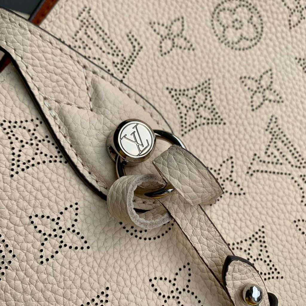 LV M21909 Louis Vuitton Blossom PM Mahina Tote Bag Beige