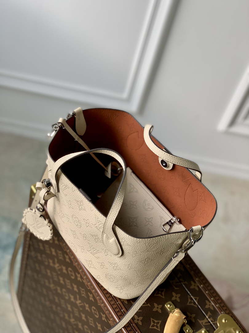 LV M21909 Louis Vuitton Blossom PM Mahina Tote Bag Beige - Default Title - View 8