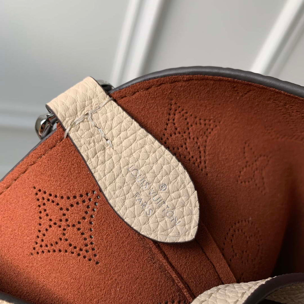 LV M21909 Louis Vuitton Blossom PM Mahina Tote Bag Beige
