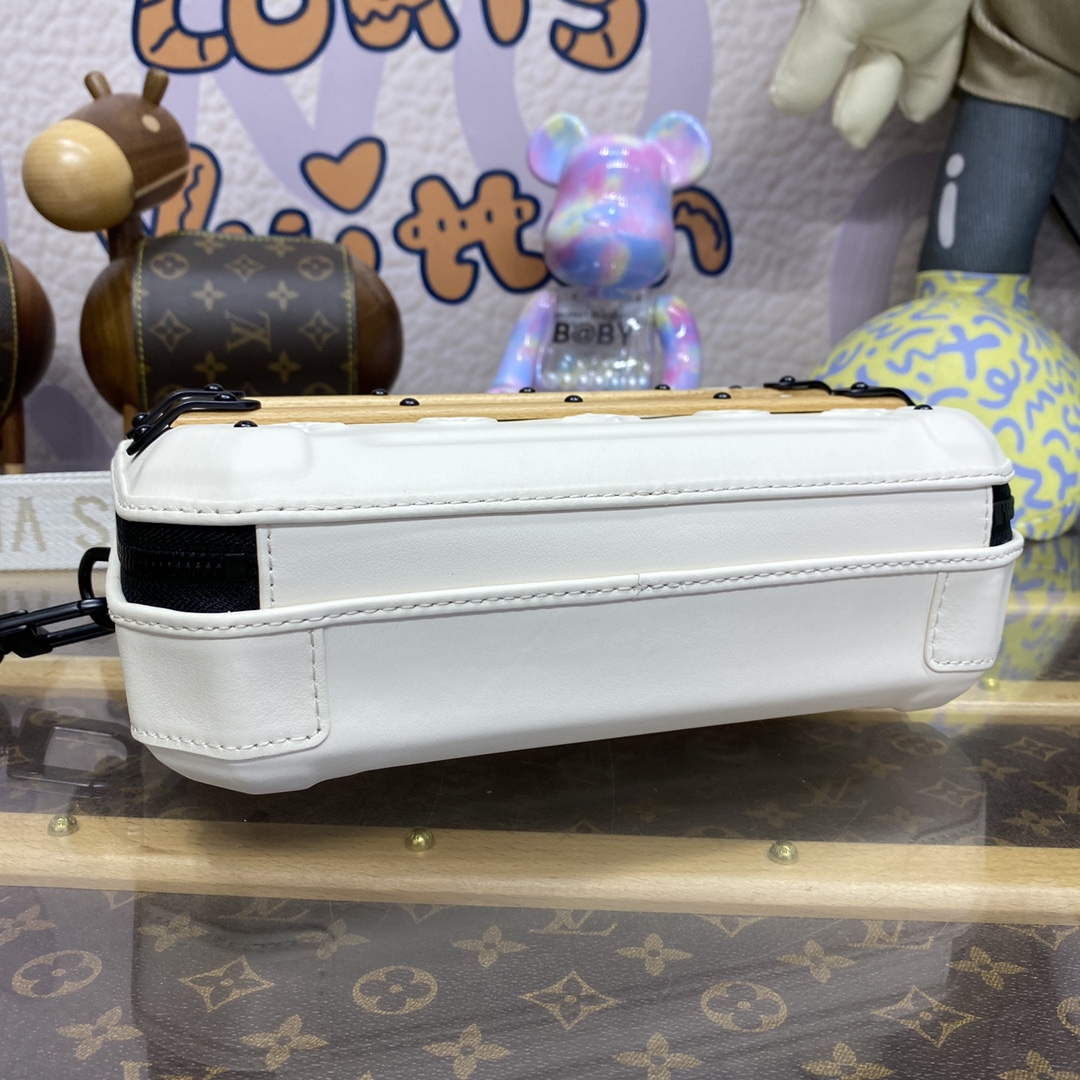 LV M21950 Louis Vuitton Future Trunk Bag White - Default Title - View 4