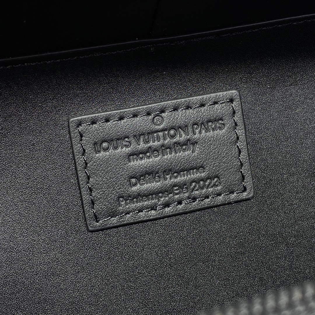 LV M21950 Louis Vuitton Future Trunk Bag White