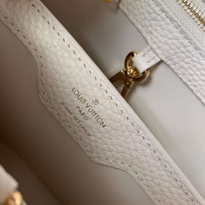 LV M22122 Louis Vuitton Capucines Mini Handbag Wisteria
