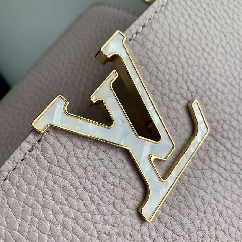 LV M22122 Louis Vuitton Capucines MM Handbag Wisteria