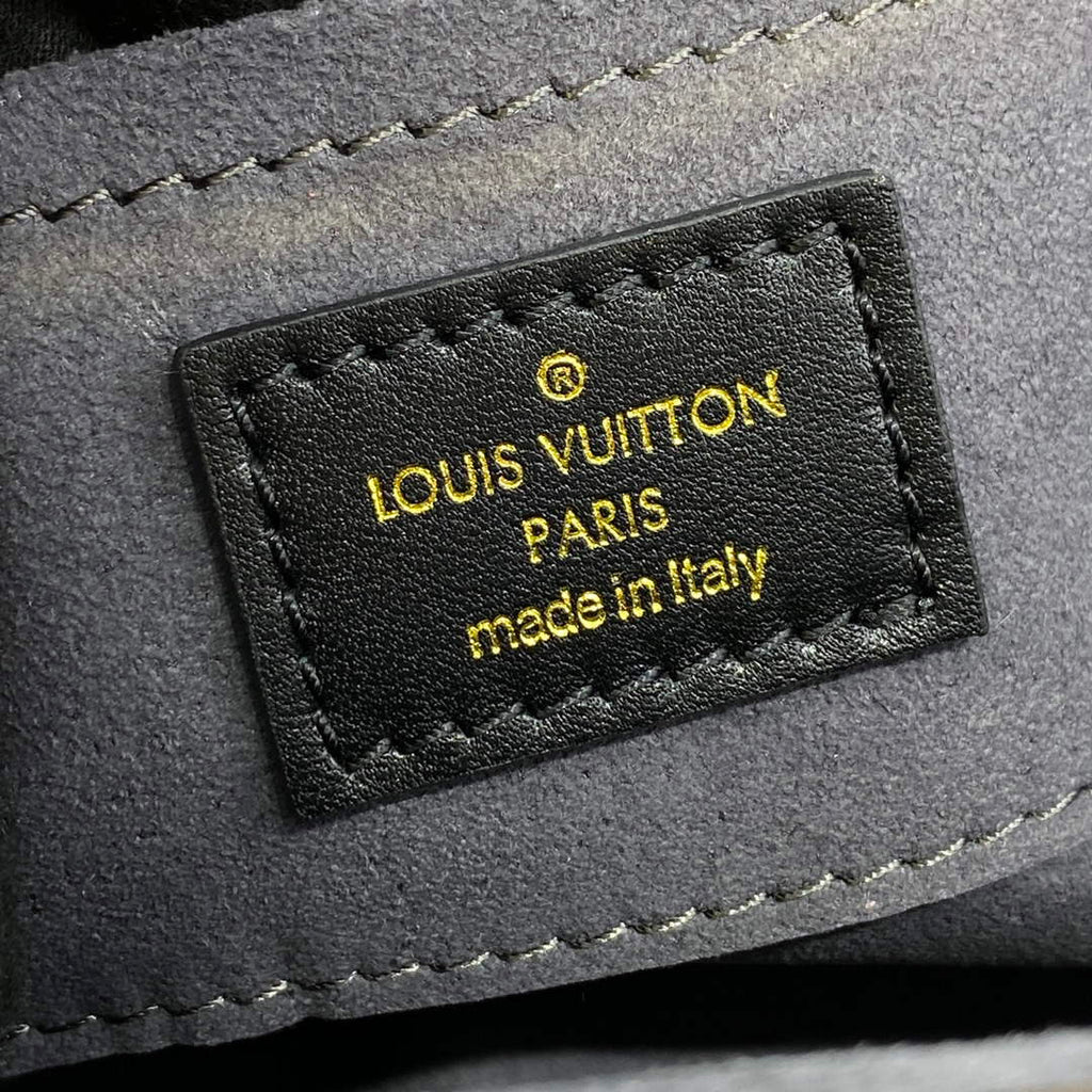 LV M22326 Louis Vuitton Monogram Clutch Black