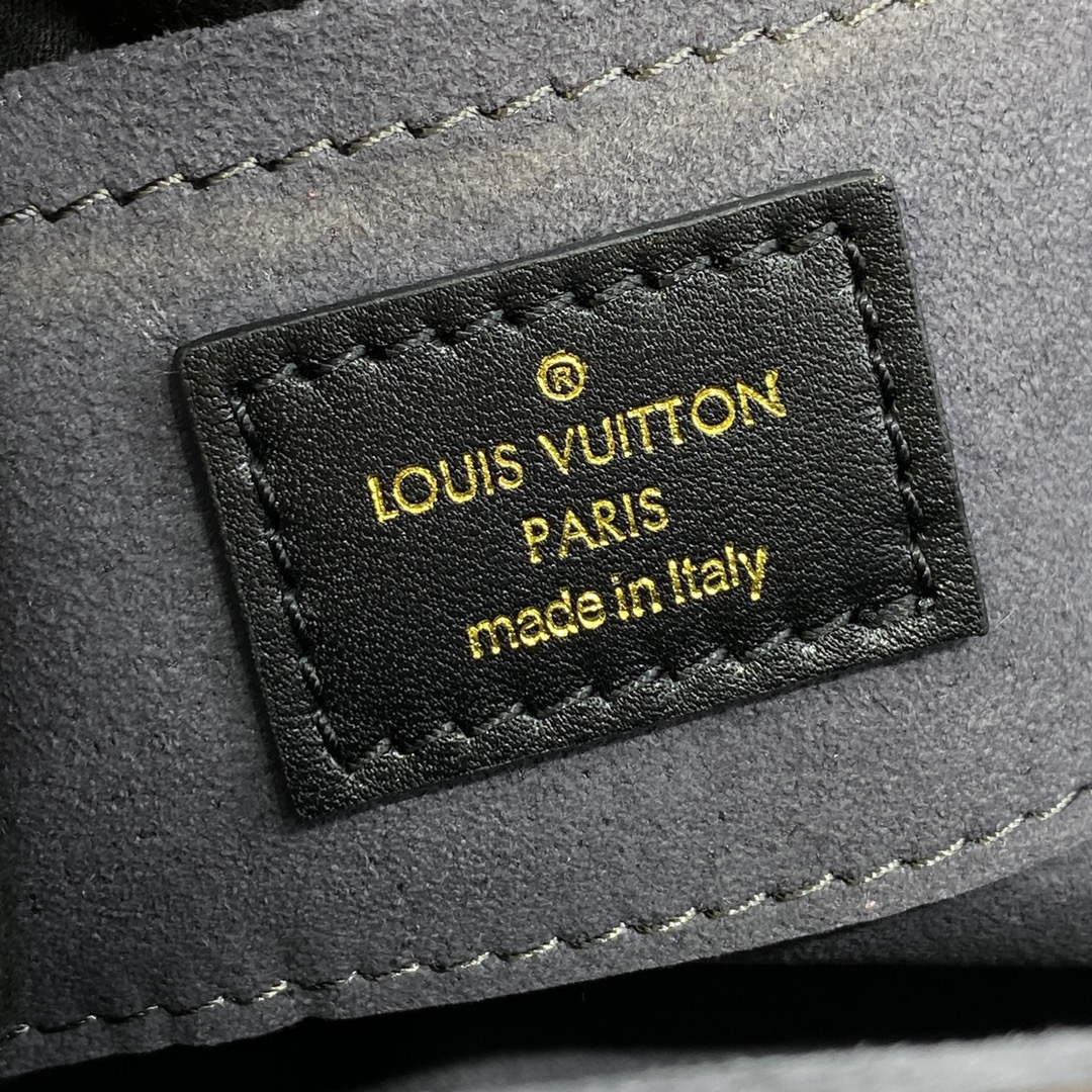 LV M22326 Louis Vuitton Monogram Clutch Black
