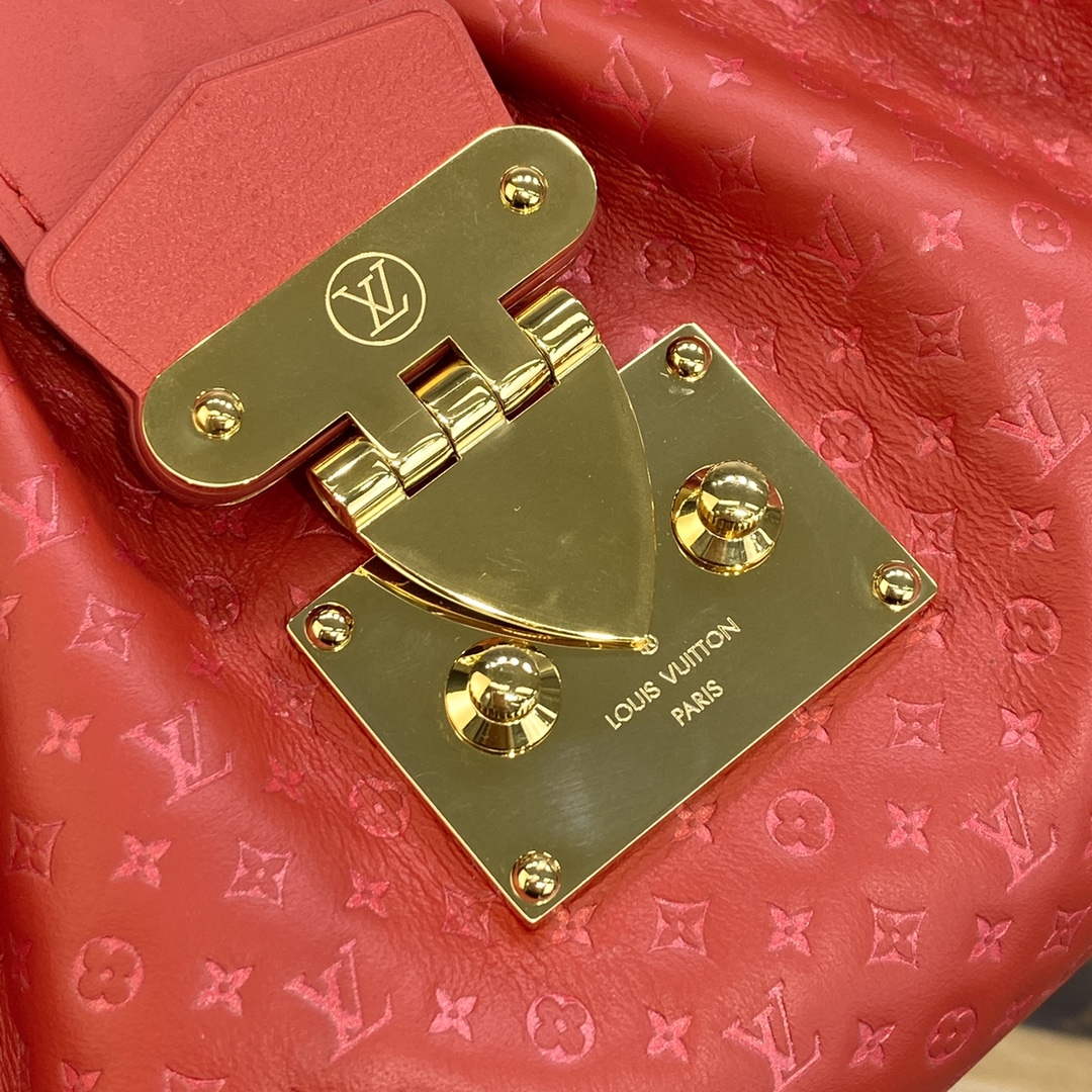 LV M22327 Louis Vuitton Monogram Clutch Red