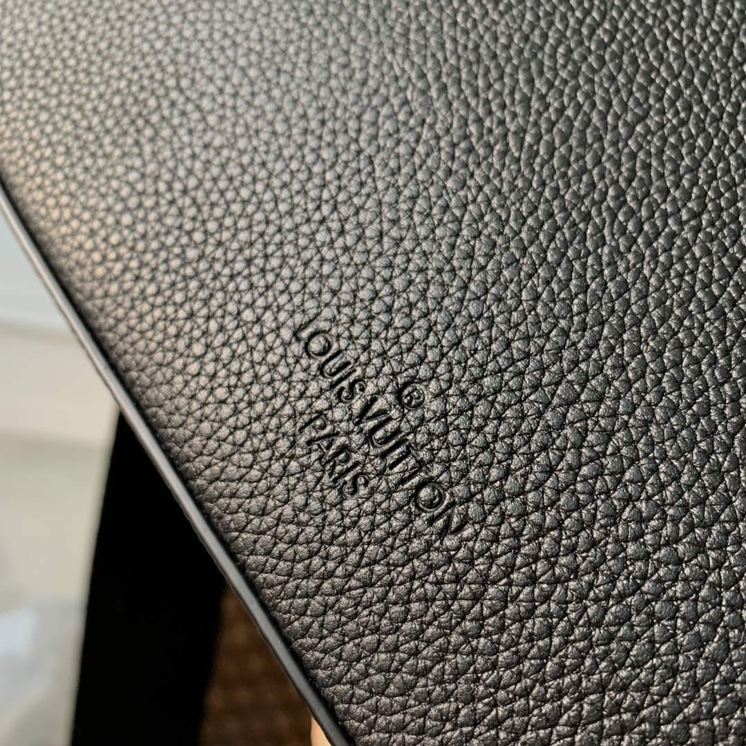 LV M22482 Louis Vuitton Fastline Messenger Black - Default Title - View 5