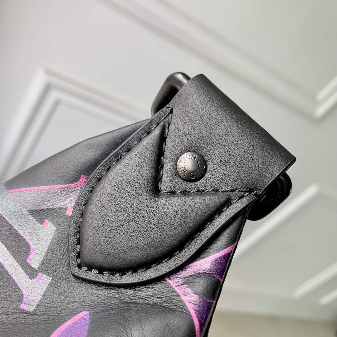 LV M22494 Louis Vuitton Comet Bumbag Black Borealis - Default Title - View 5