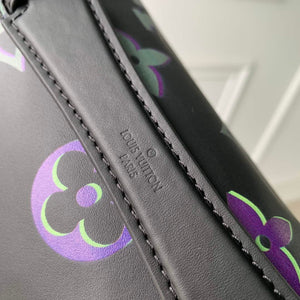 LV M22494 Louis Vuitton Comet Bumbag Black Borealis - Default Title - View 6