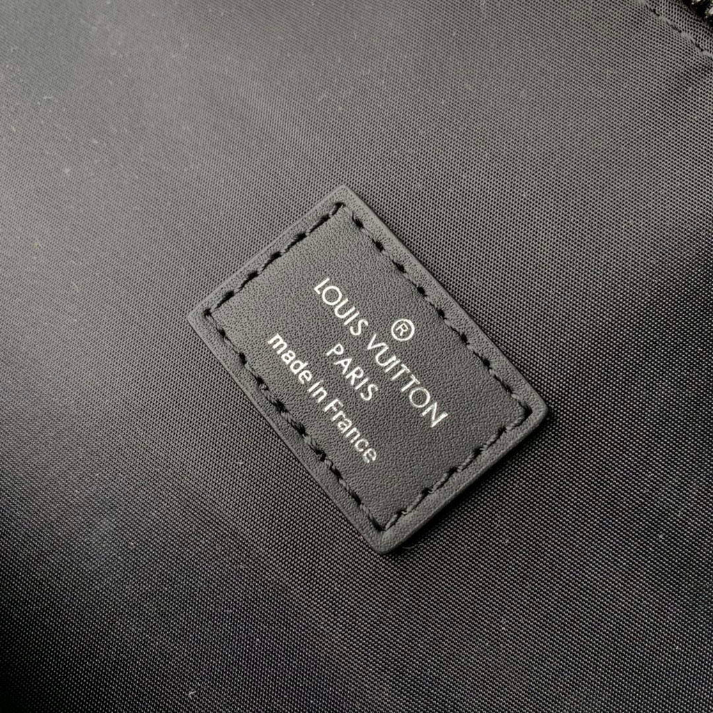 LV M22494 Louis Vuitton Comet Bumbag Black Borealis