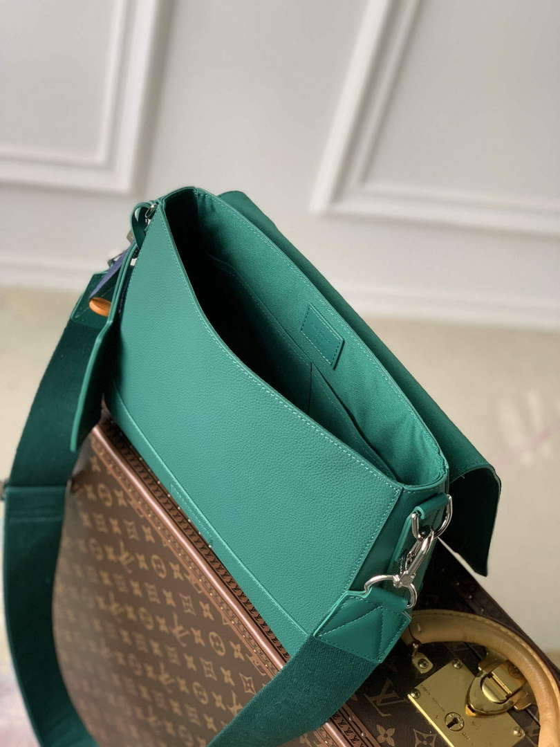 LV M22505 Louis Vuitton Takeoff Messenger Bag Green - Default Title - View 8