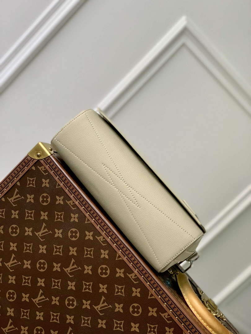 LV M22505 Louis Vuitton Takeoff Messenger Bag Sage - Default Title - View 3