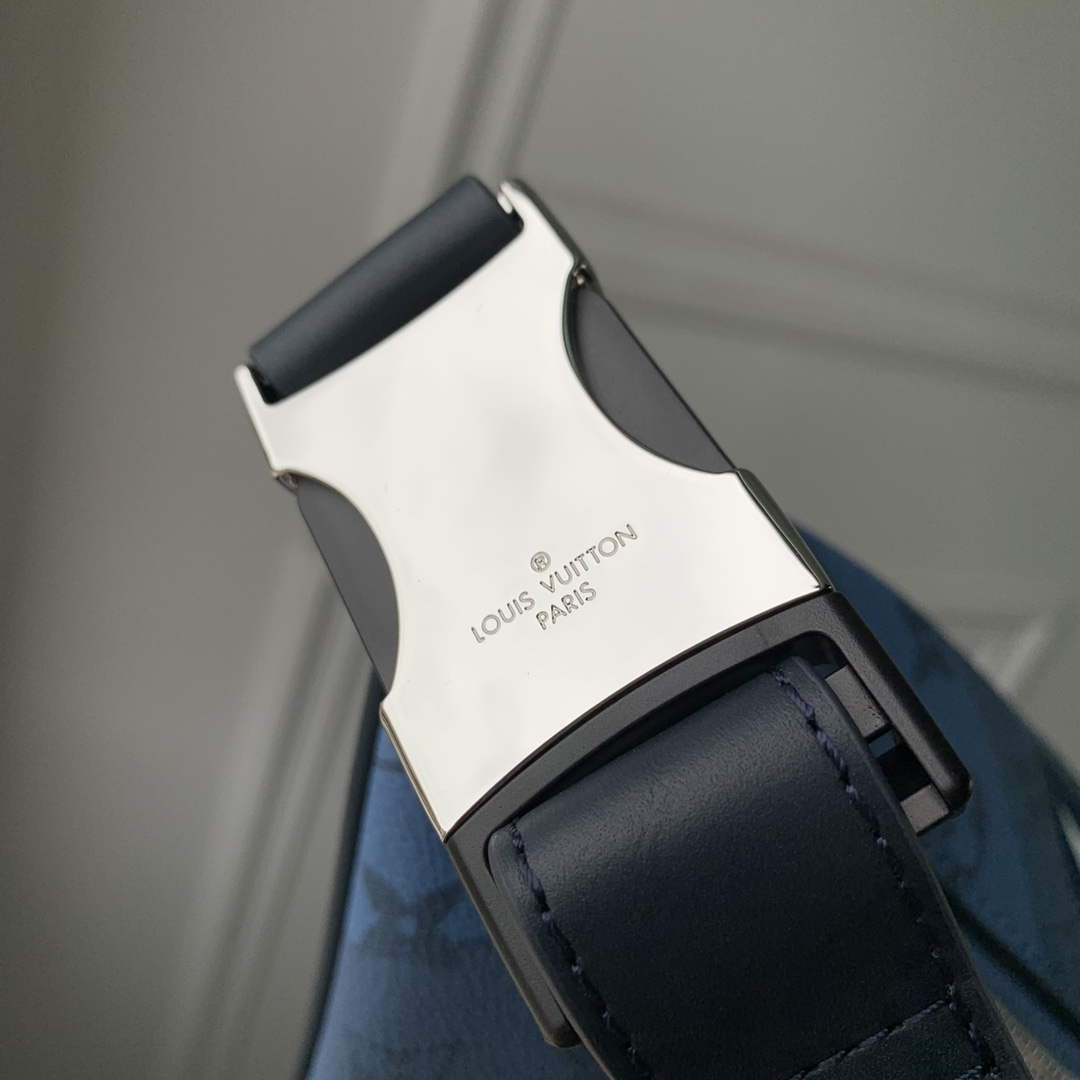 LV M22576 Louis Vuitton Discovery Bumbag Abyss Blue - Default Title - View 4