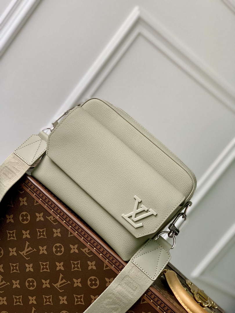 LV M22611 Louis Vuitton Fastline Messenger Gray - Default Title - View 1