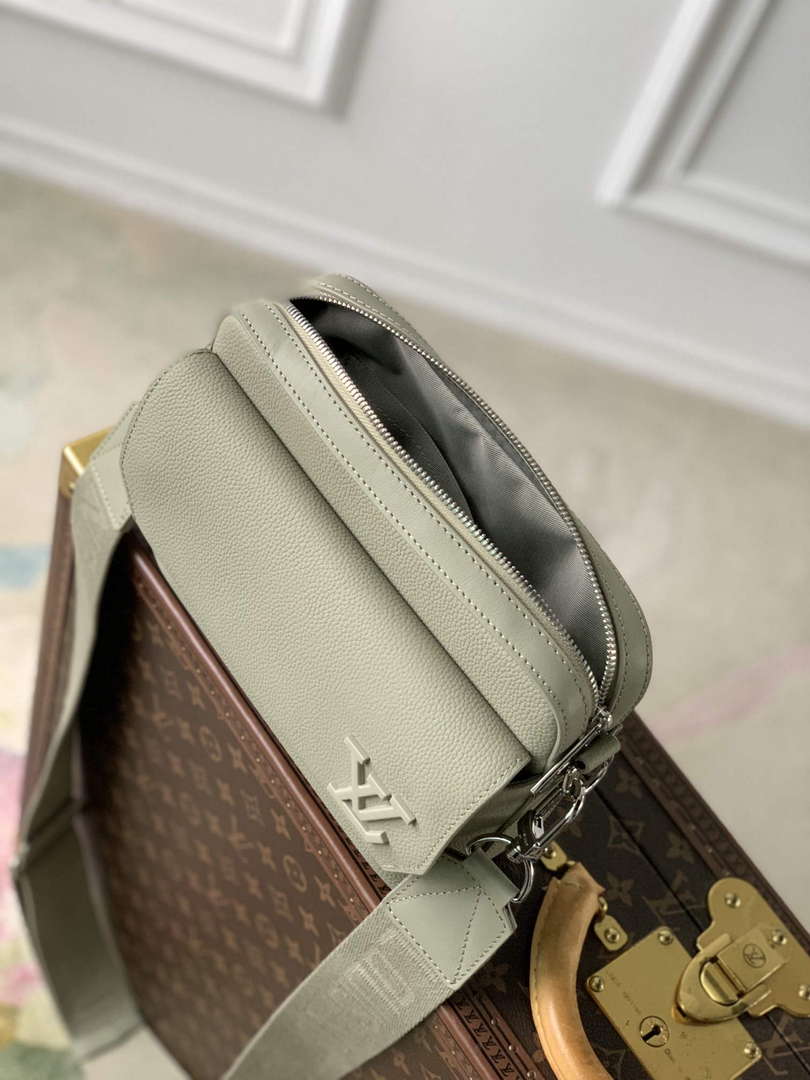 LV M22611 Louis Vuitton Fastline Messenger Gray - Default Title - View 6