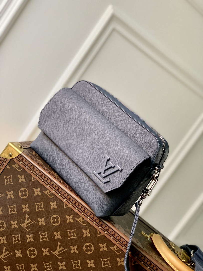 LV M22611 Louis Vuitton Fastline Messenger Navy Blue - Default Title - View 2