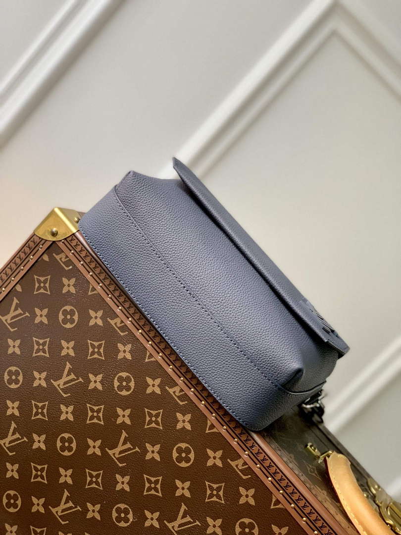 LV M22611 Louis Vuitton Fastline Messenger Navy Blue - Default Title - View 4