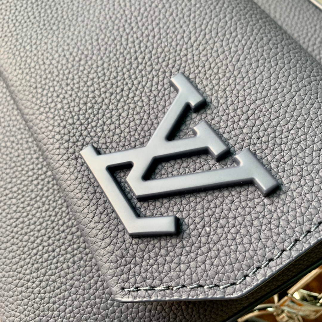 LV M22611 Louis Vuitton Fastline Messenger Navy Blue