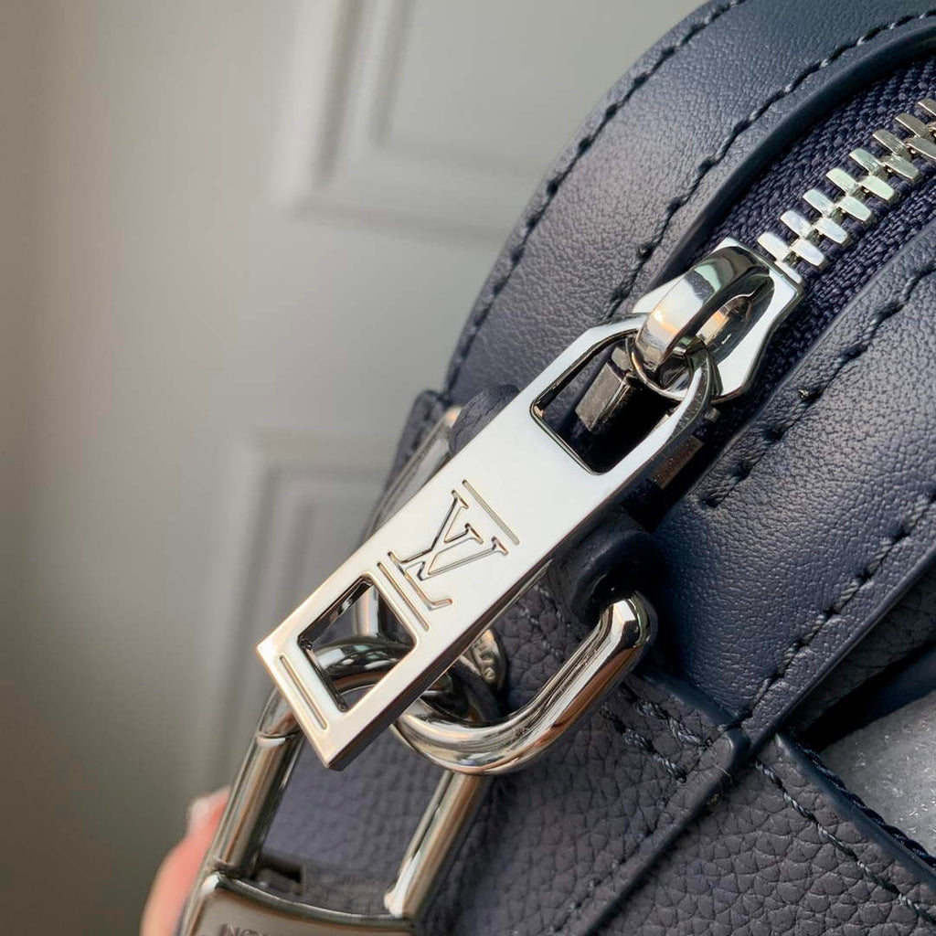 LV M22611 Louis Vuitton Fastline Messenger Navy Blue