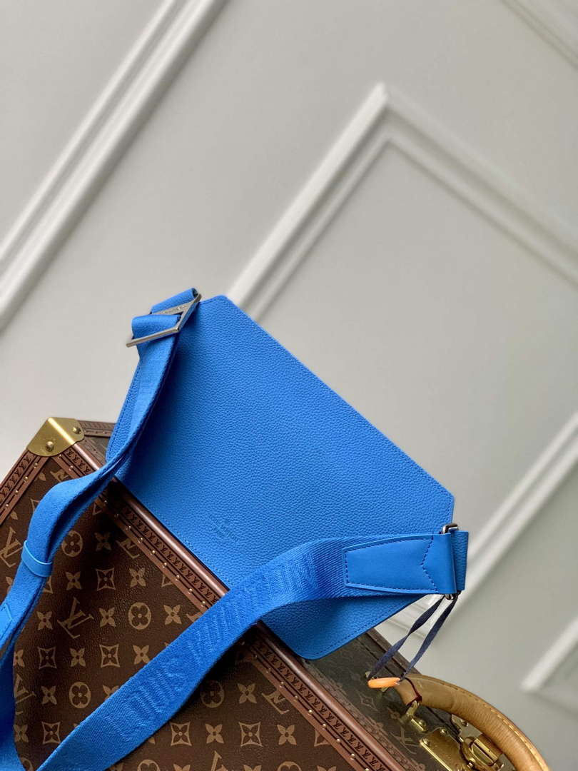 LV M22665 Louis Vuitton Takeoff Slingbag Bright Blue - Default Title - View 2