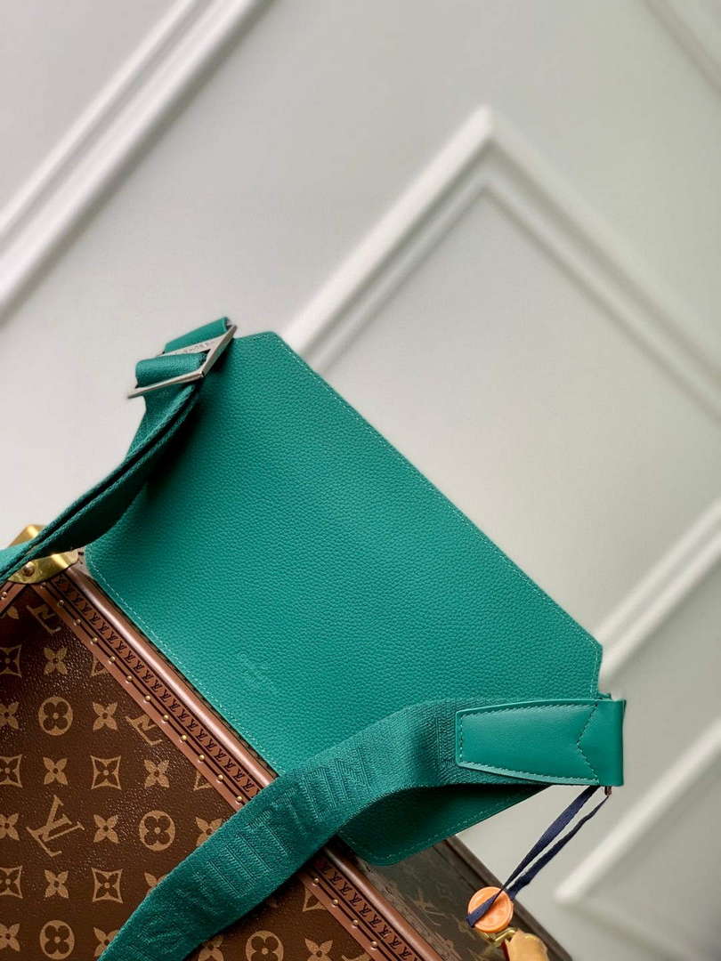 LV M22665 Louis Vuitton Takeoff Slingbag Green - Default Title - View 2