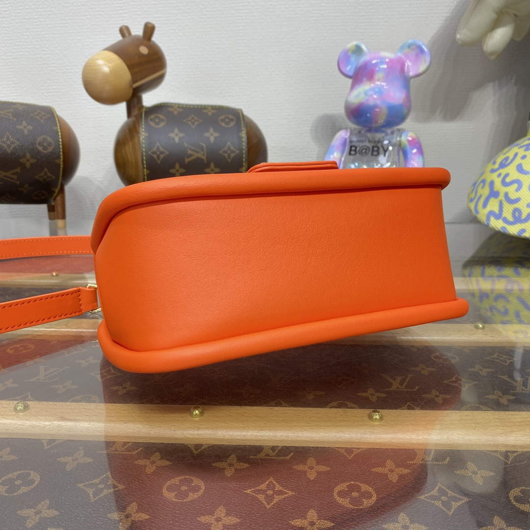 LV M22723 Louis Vuitton Hide and Seek Bag Orange
