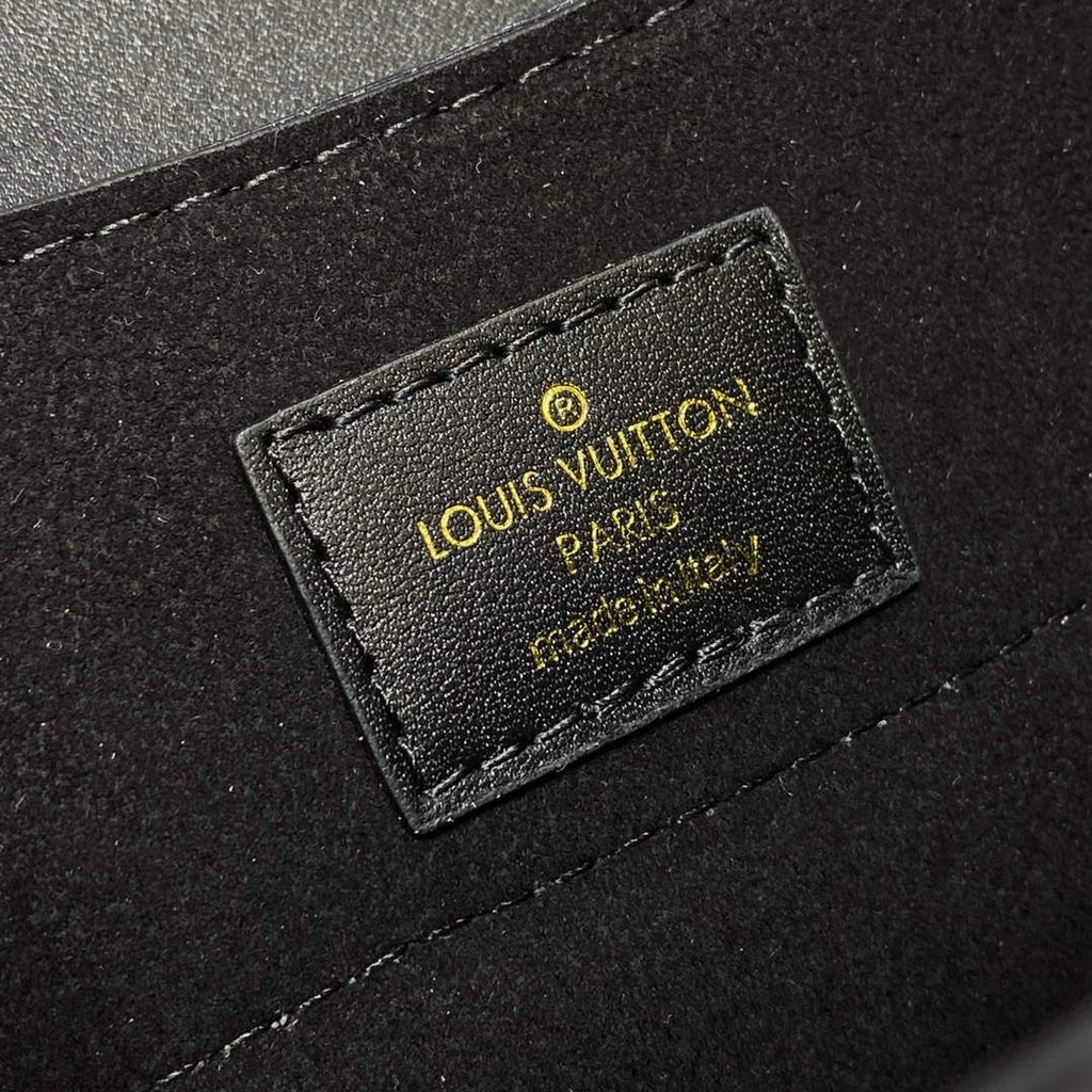 LV M22724 Louis Vuitton Hide and Seek Bag Black