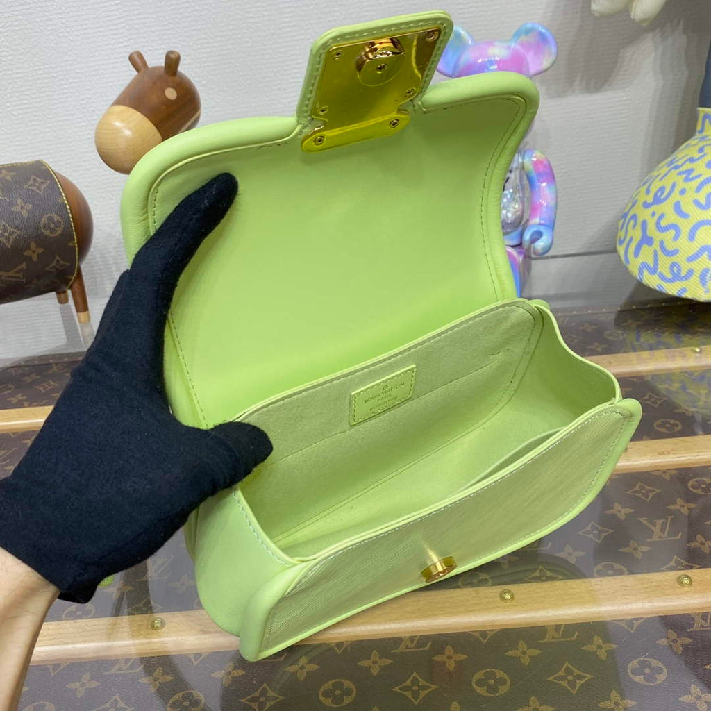 LV M22725 Louis Vuitton Hide and Seek Bag Vert Noto Green