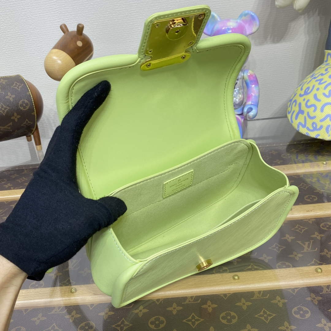 LV M22725 Louis Vuitton Hide and Seek Bag Vert Noto Green