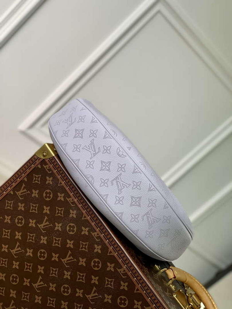 LV M22822 Louis Vuitton Baia MM Bag Mahina Light Lilac