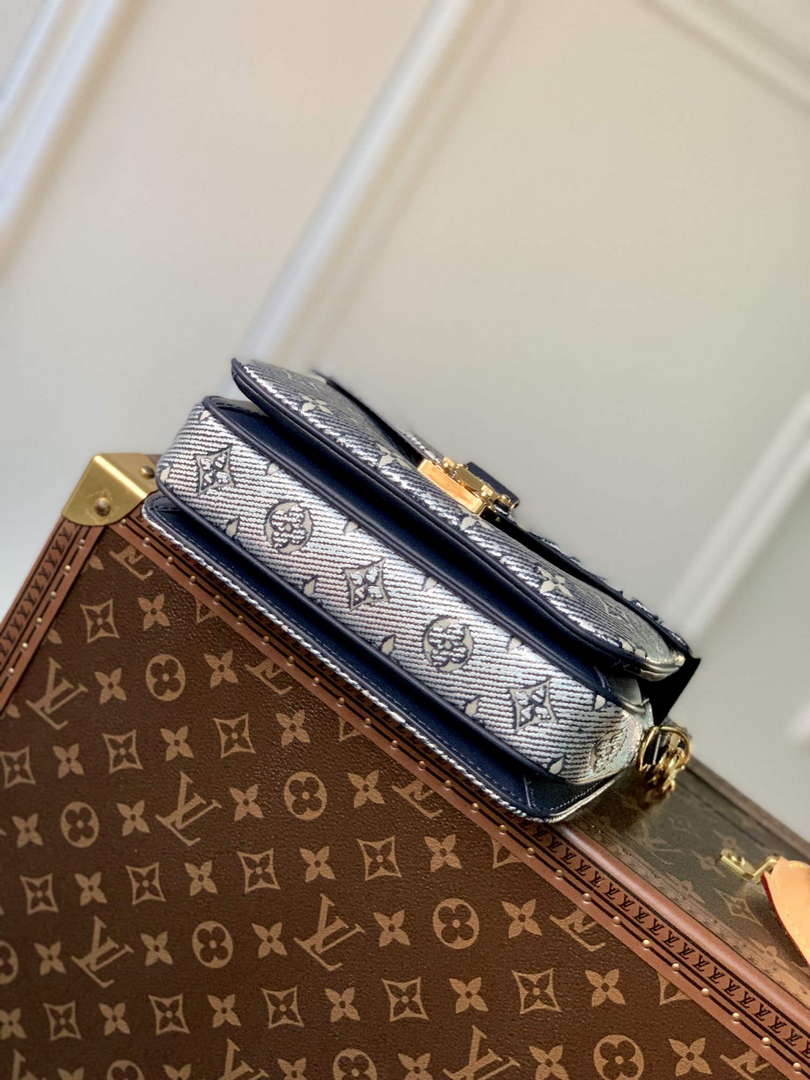 LV M22834 Louis Vuitton Pochette M¨¦tis East West Handbag Blue