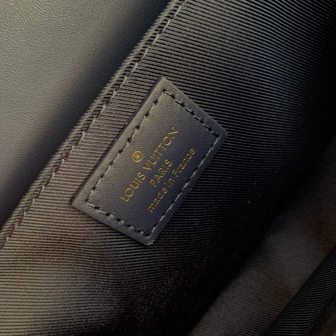 LV M22834 Louis Vuitton Pochette M¨¦tis East West Handbag Blue