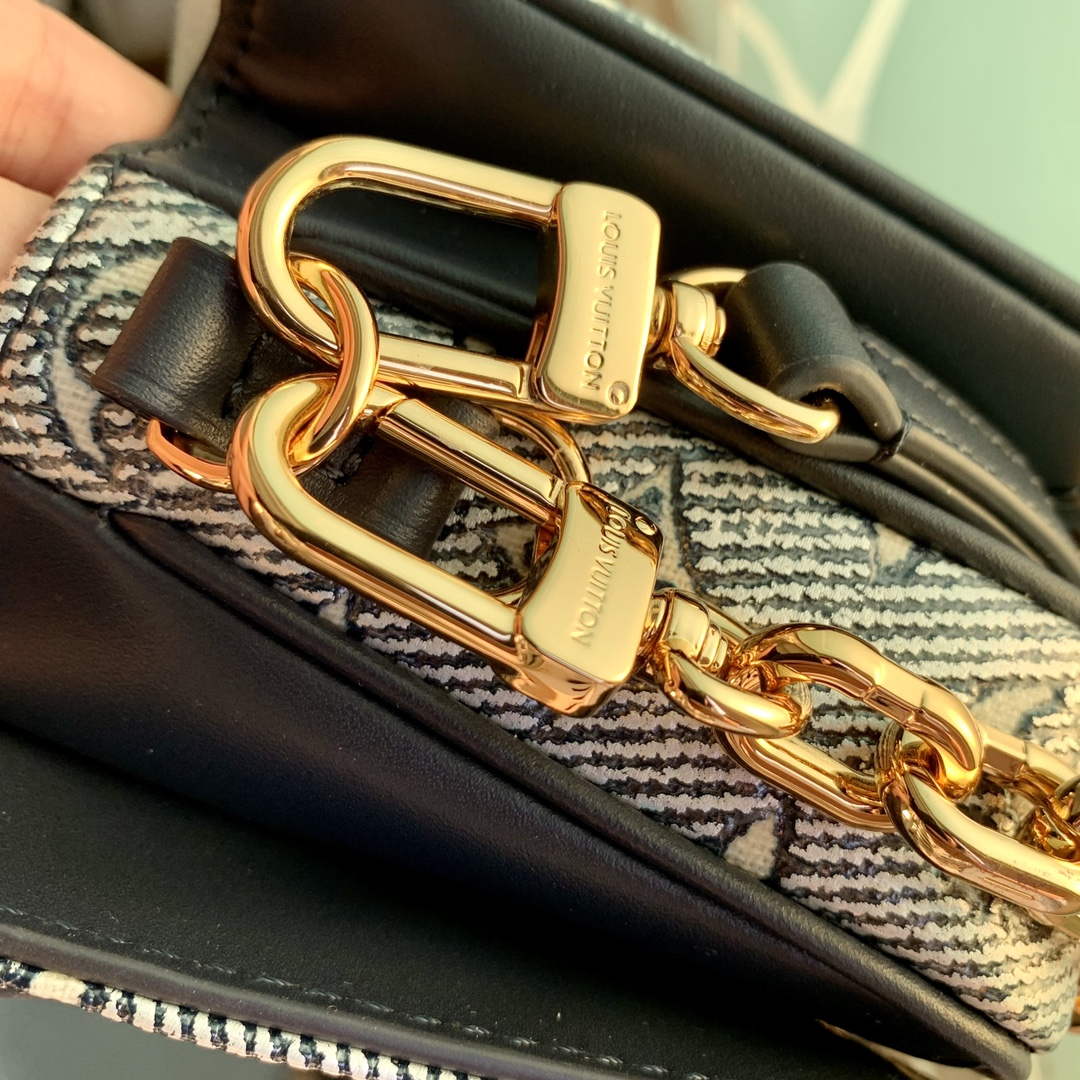 LV M22834 Louis Vuitton Pochette M¨¦tis East West Handbag Blue - Default Title - View 9
