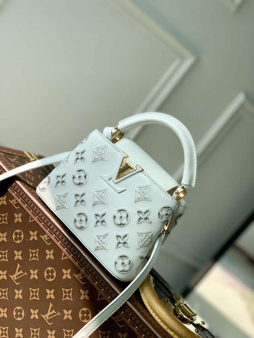 LV M22863 Louis Vuitton Capucines Mini Handbag White - Default Title - View 1