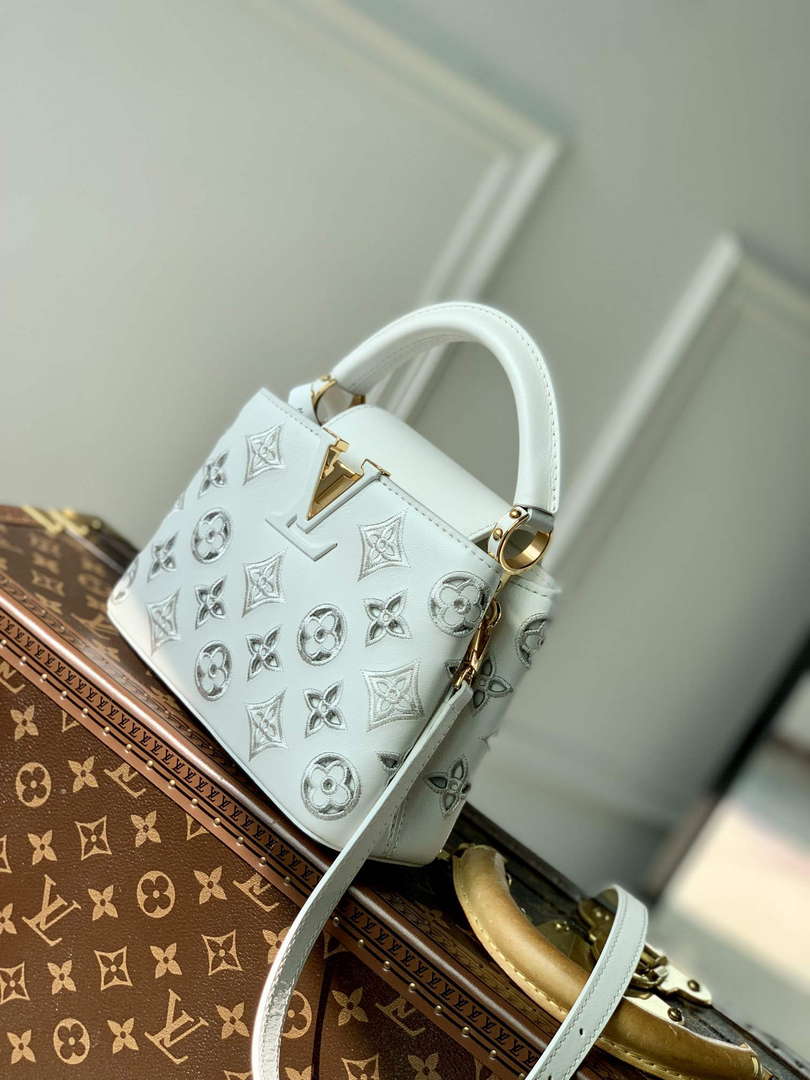 LV M22863 Louis Vuitton Capucines Mini Handbag White - Default Title - View 3