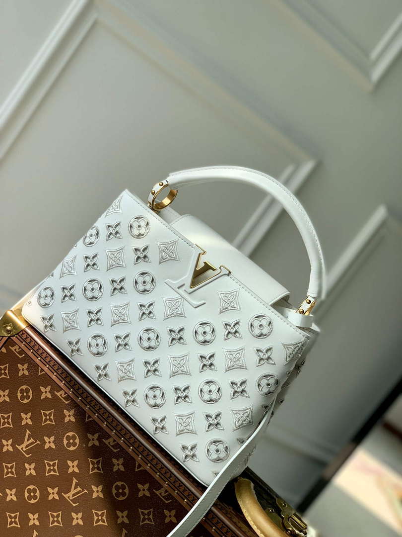 LV M22863 Louis Vuitton Capucines MM Handbag White - Default Title - View 1