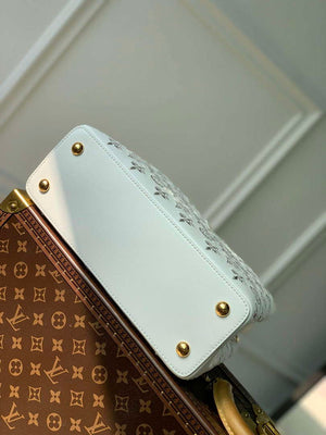 LV M22863 Louis Vuitton Capucines MM Handbag White - Default Title - View 4