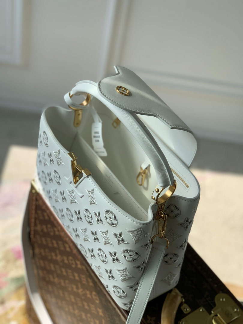 LV M22863 Louis Vuitton Capucines MM Handbag White - Default Title - View 8