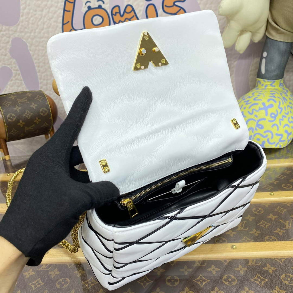 LV M22890 Louis Vuitton GO-14 MM Bag White/Black