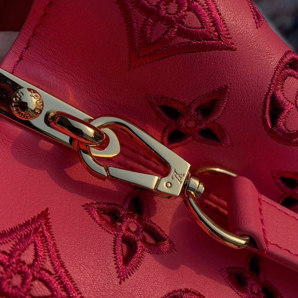 LV M22922 Louis Vuitton Capucines Mini Handbag Pink