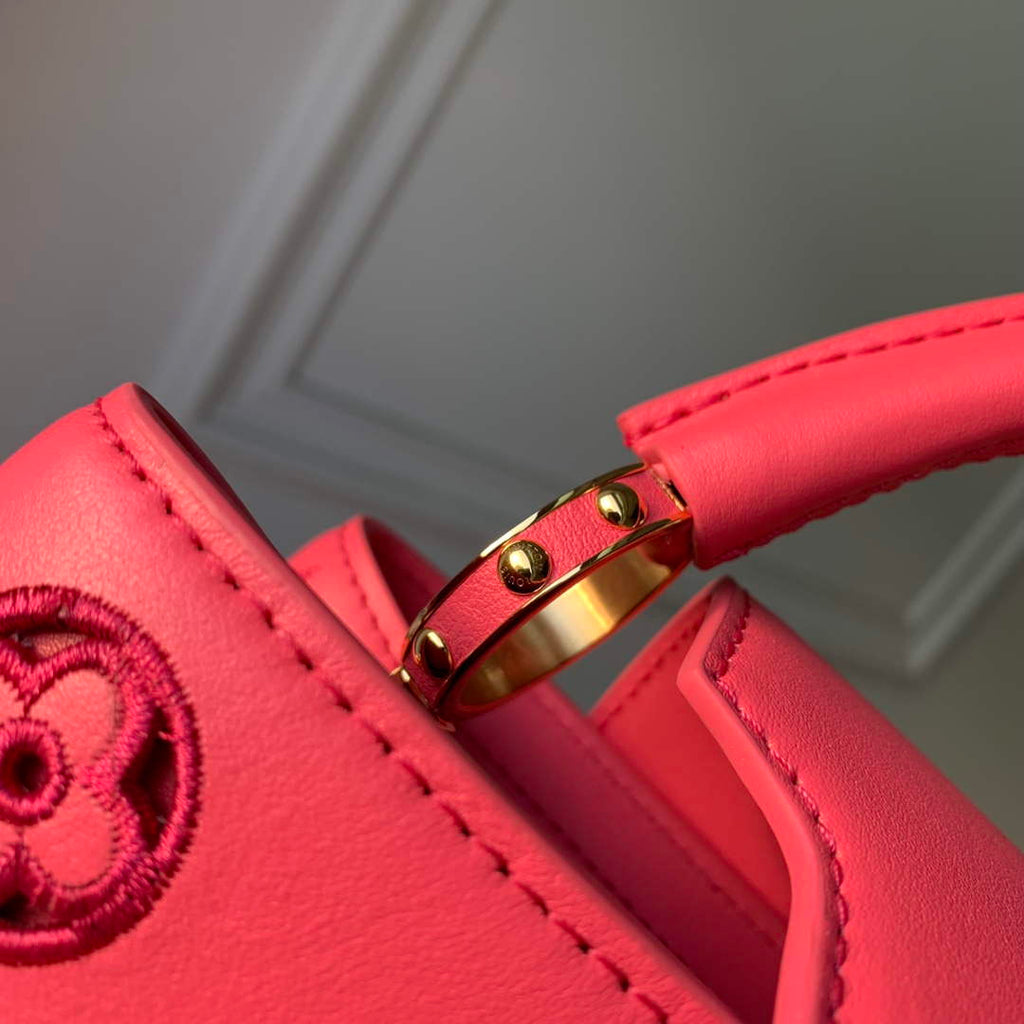 LV M22922 Louis Vuitton Capucines Mini Handbag Pink
