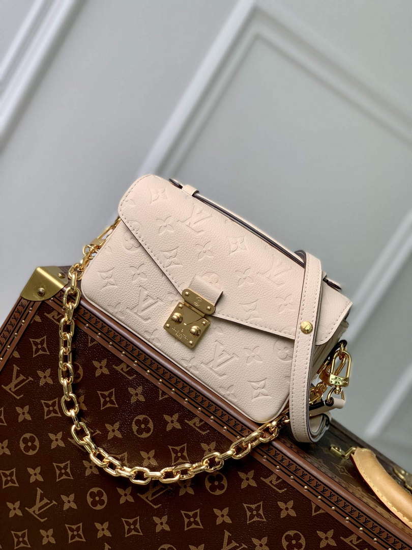 LV M22942 Louis Vuitton Pochette M¨¦tis East West Handbag Cr¨¨me Beige