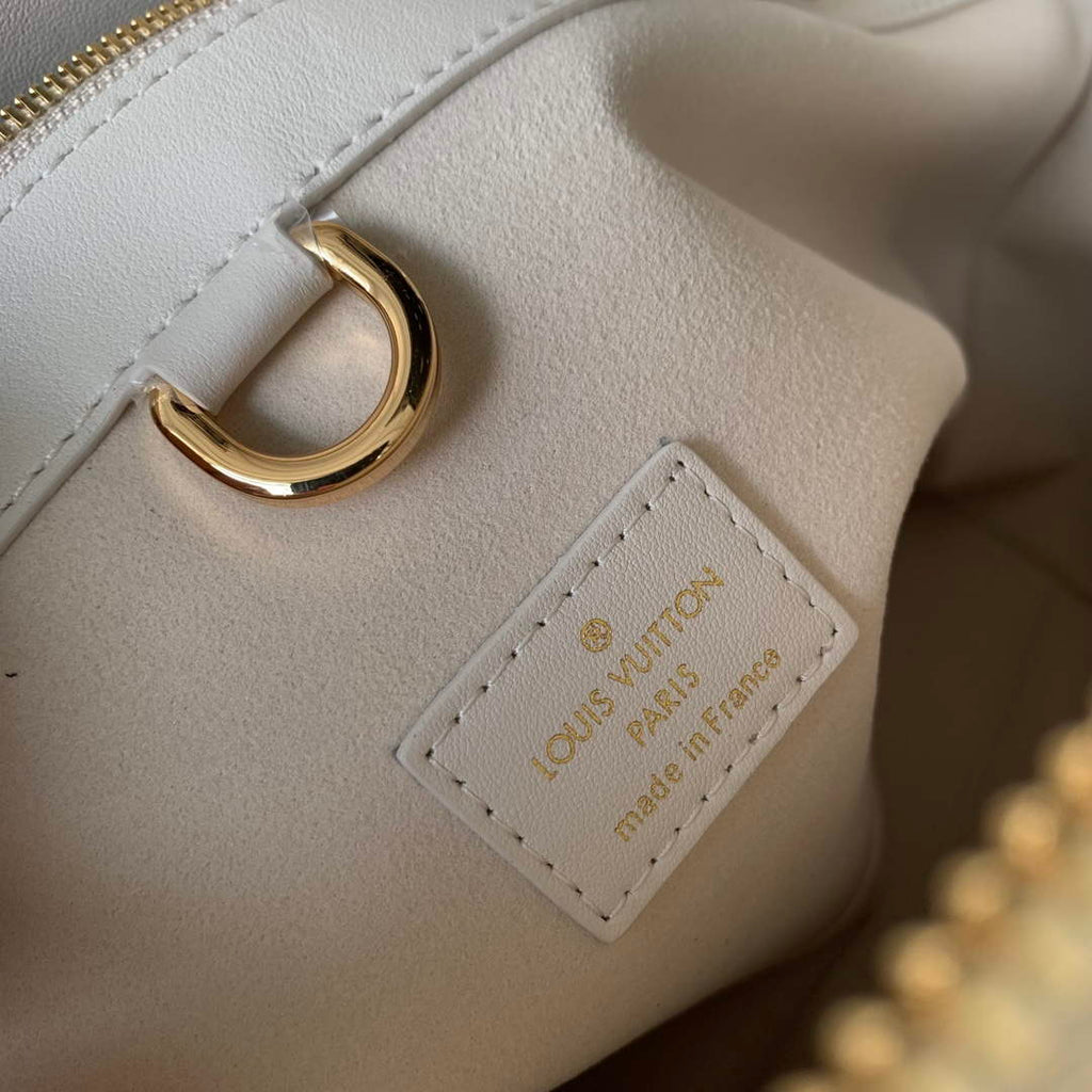 LV M23061 Louis Vuitton Lock It MM Bag Cr¨¨me Beige