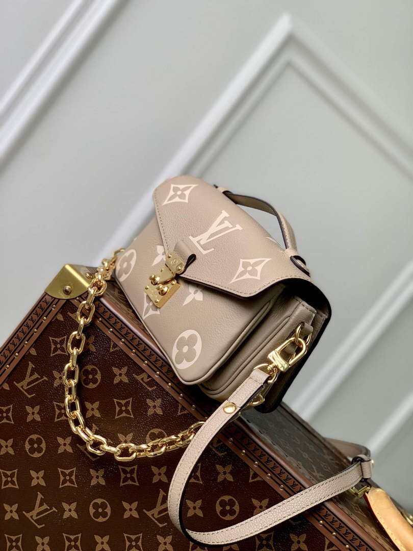 LV M23081 Louis Vuitton Pochette M¨¦tis East West Handbag - Default Title - View 3