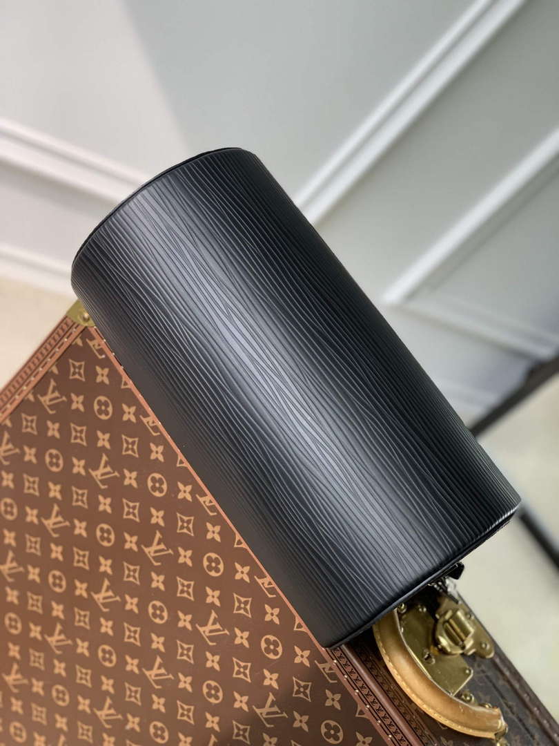LV M23092 Louis Vuitton Soft Polochon Cross-body Bag Black - Default Title - View 7
