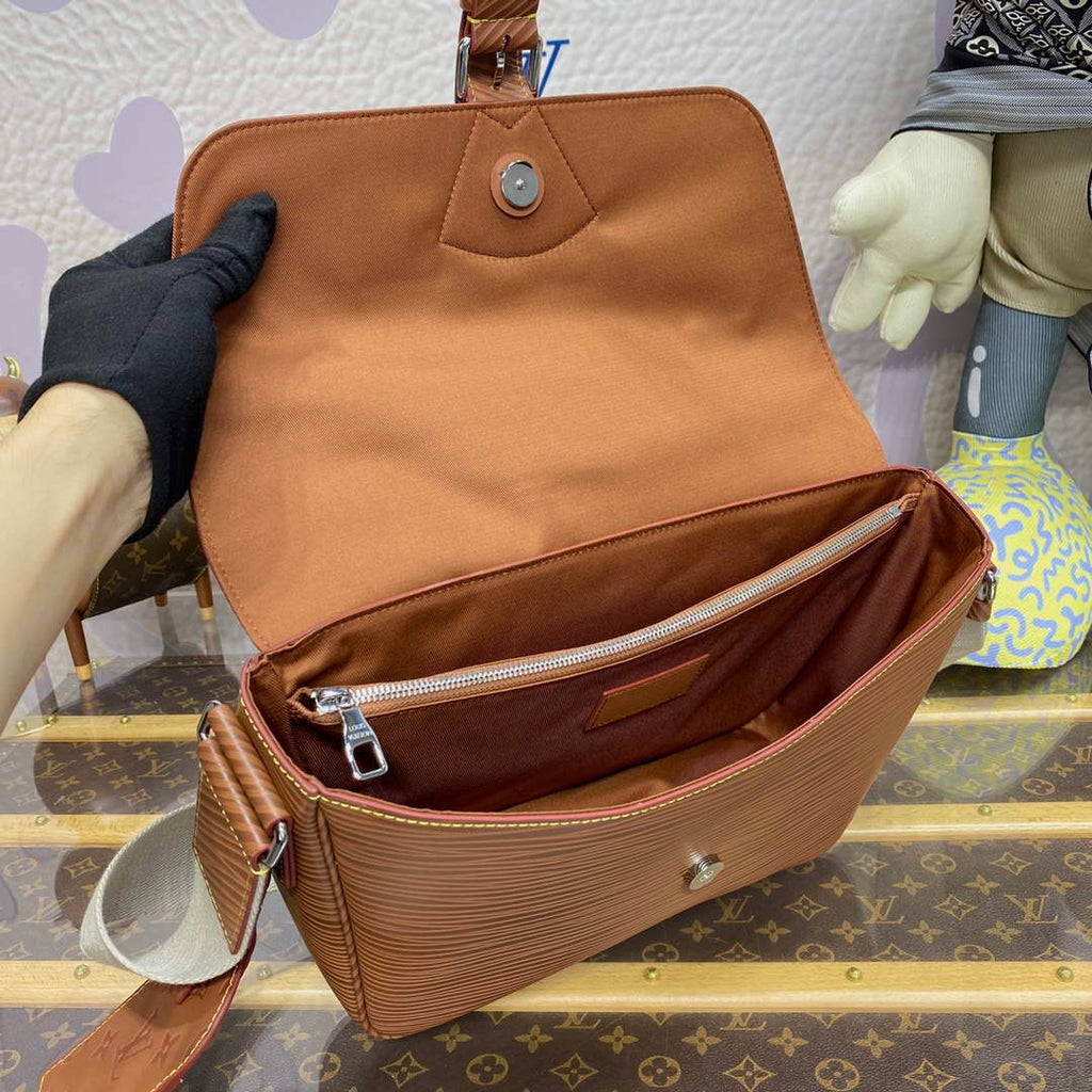LV M23097 Louis Vuitton Montsouris Messenger Bag Cognac