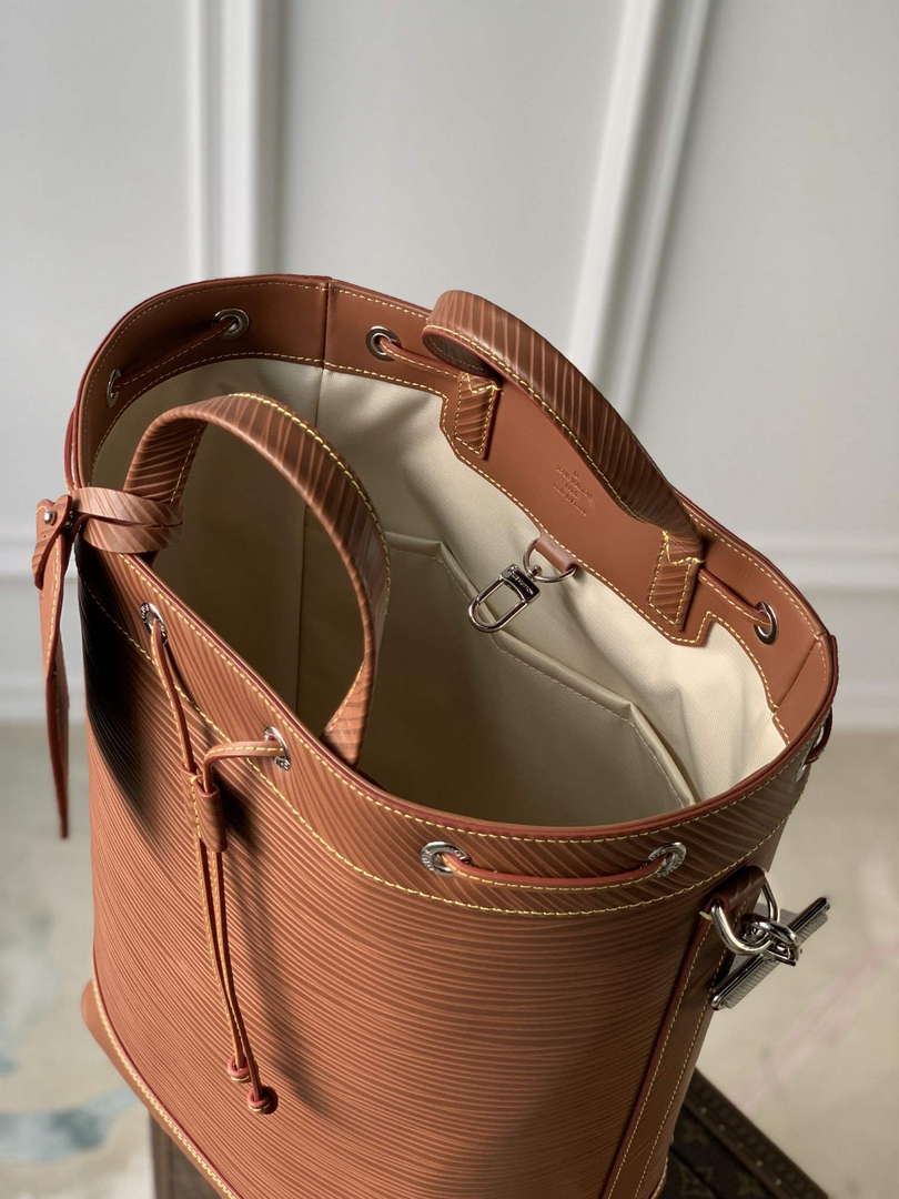 LV M23117 Louis Vuitton Maxi No¨¦ Sling Bag Cognac