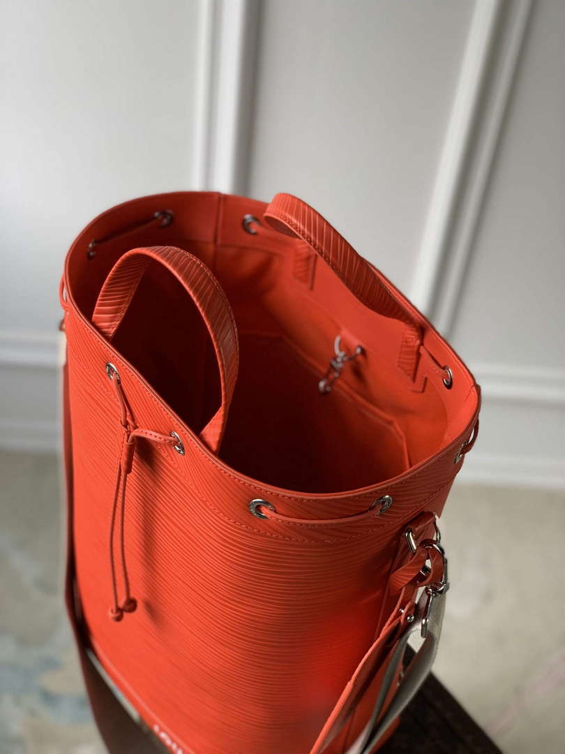 LV M23117 Louis Vuitton Maxi No¨¦ Sling Bag Orange
